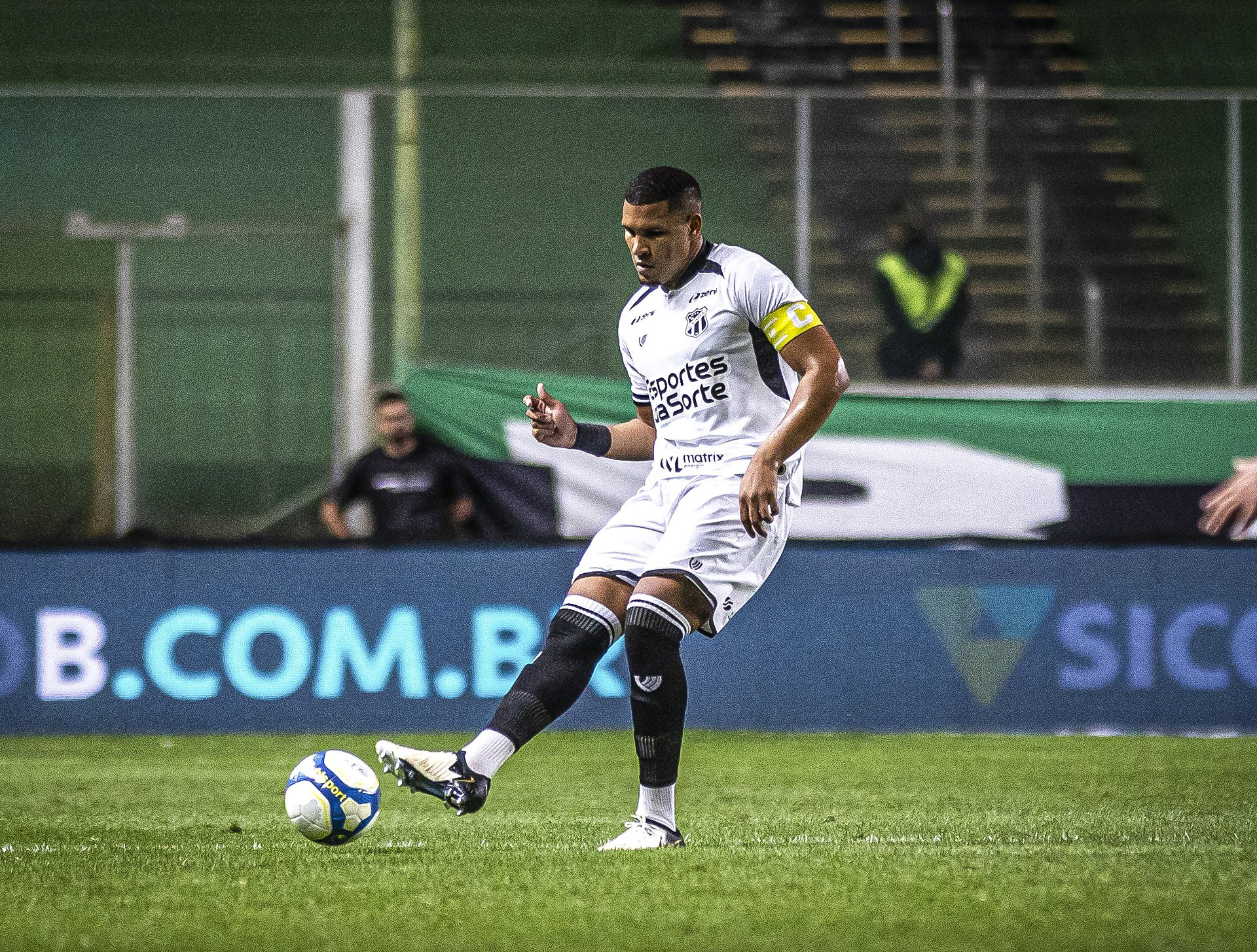 Matheus Felipe, do Ceará, vive péssima fase (Foto: Gabriel Silva / Ceará SC)