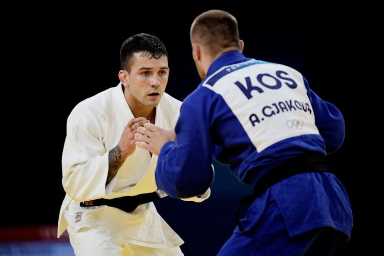 Daniel Cargnin (kimono branco) perdeu para o Akil Gjakova, atleta de Kosovo