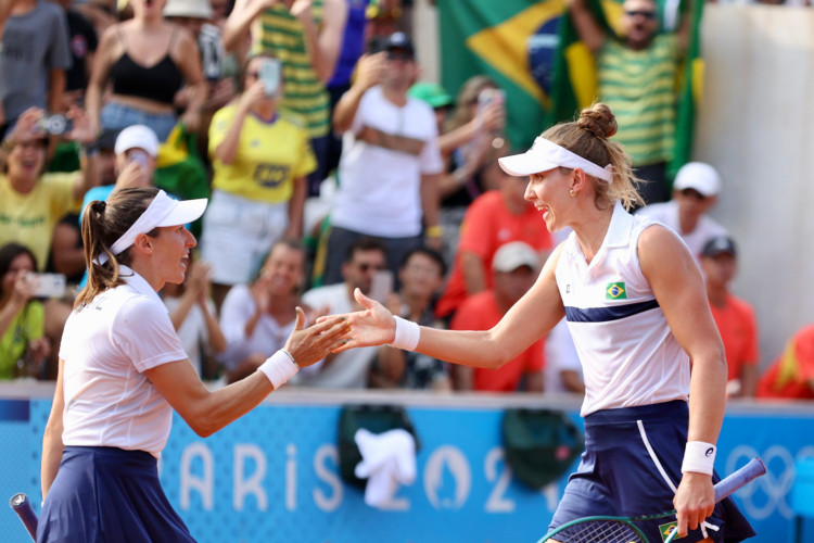 Brasil nas Olimpíadas de Paris: Bia Haddad e Stefani vencem chinesas e avançam no torneio de duplas
