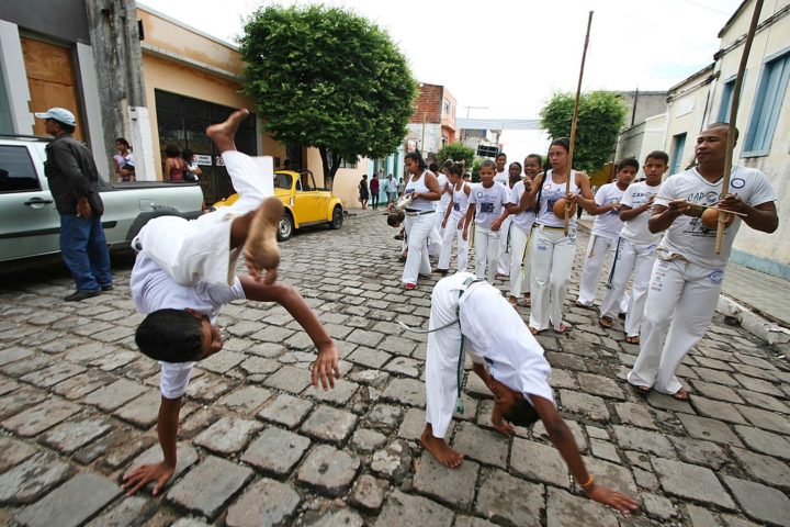 Comemorado neste sábado (03/08), o Dia do Capoeirista foi instituído em 1985 e celebra um dos maiores símbolos culturais do Brasil. Veja mais curiosidades sobre essa prática!