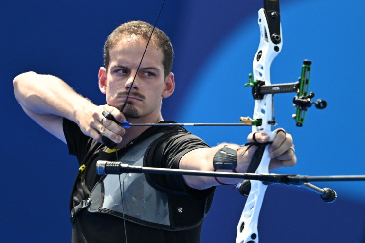 Marcus D'Almeida é o primeiro do mundo no ranking do tiro com arco individual masculino. Ana Luiza é 63° no feminino