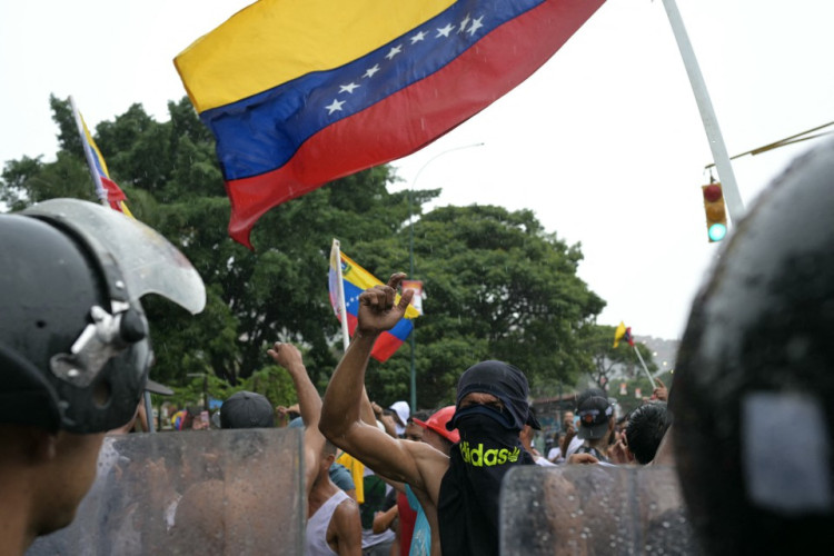 Manifestantes ocuparam cidades na Venezuela, questionando o resultado das eleições