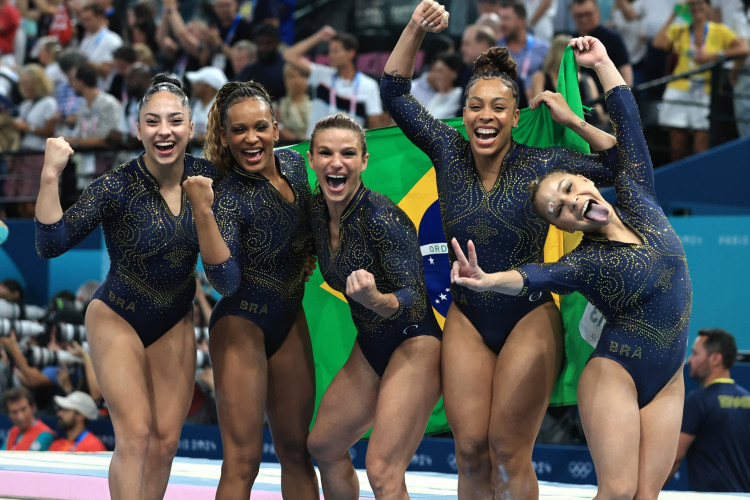 Ganhadoras do bronze na ginástica artística: Júlia Soares, Rebeca Andrade, Jade Barbosa, Lorrane dos Santos e Flávia Saraiva