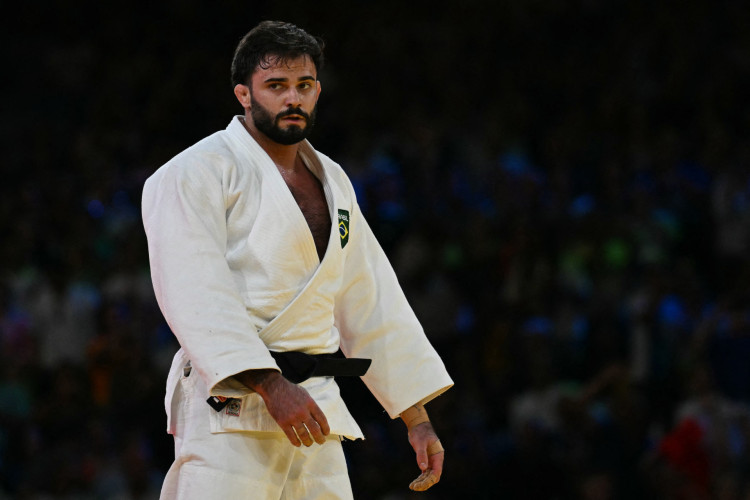 Rafael Macedo recebeu terceira punição e perdeu disputa do bronze no judô para francês 