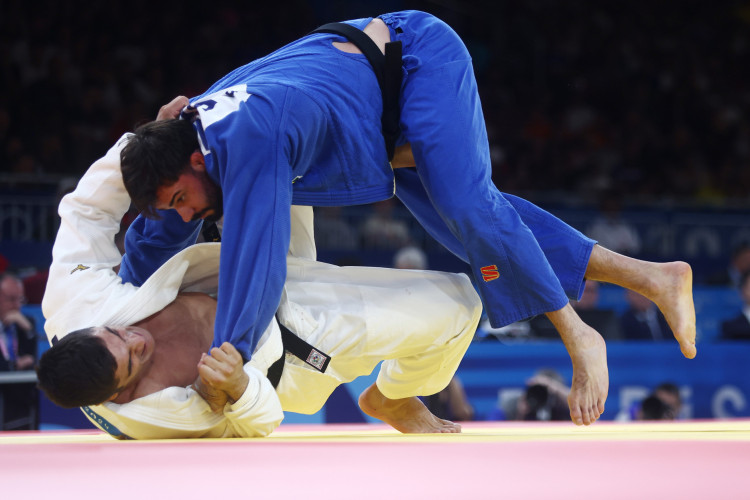 Rafael Macedo, do Brasil, lutou contra Tristani Mosakhlishvili, atleta da Espanha, nas quartas de final do judô masculino