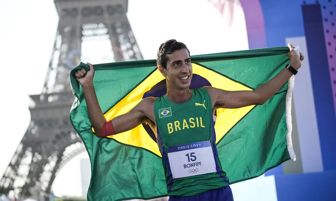 Caio Bonfim fatura prata inédita para o Brasil na marcha atlética 