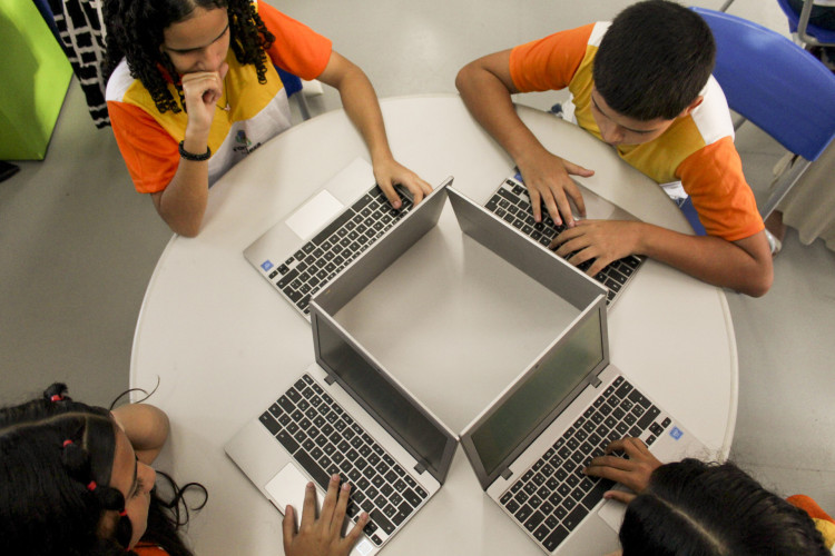 Currículo foi criado com a participação de mais de cinco mil profissionais da educação de Fortaleza e da comunidade escolar