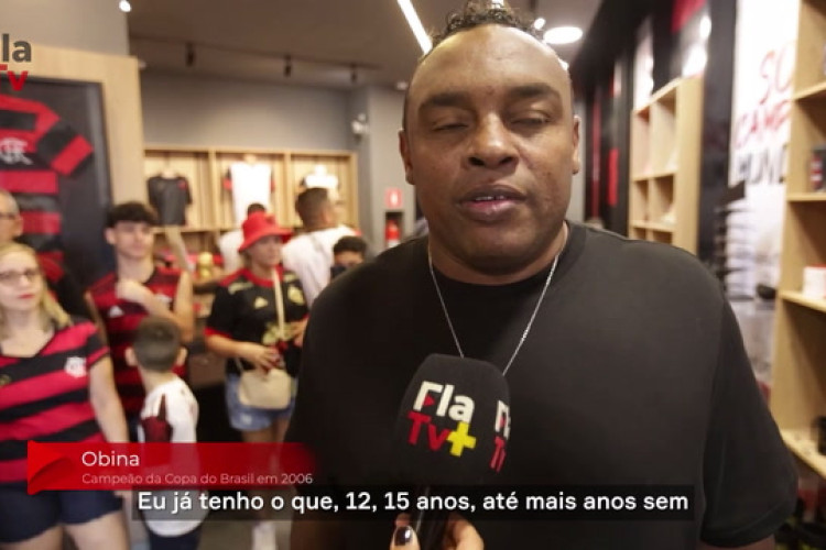 Obina visita Museu Flamengo, se emociona e declara: 'Clube do meu coração'