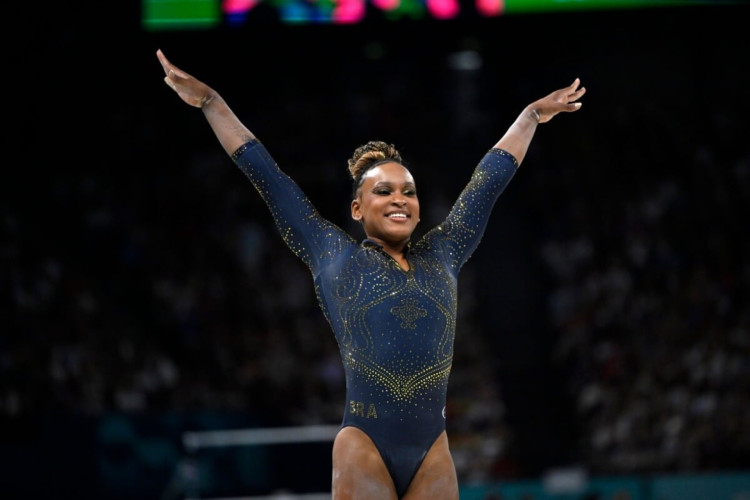 Rebeca Andrade foi a primeira brasileira a conquistar uma medalha olímpica na ginástica artística (Imagem: A.RICARDO | Shutterstock)