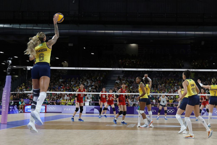  Brasil domina Japão e garante vaga nas quartas de final no vôlei feminino em Paris 2024