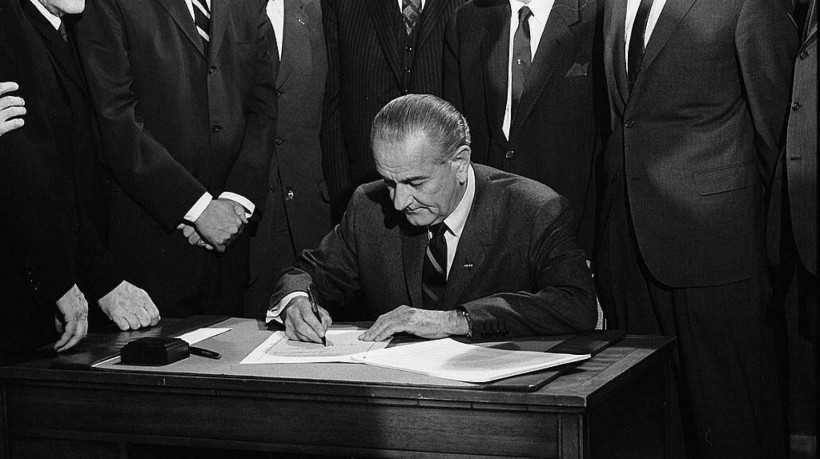 O presidente Lyndon Johnson chocou o país em 1968 ao declarar que não iria 'buscar nem aceitar' a nomeação do partido para um novo mandato 