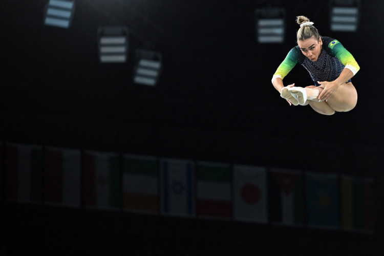 Camilla Gomes sofreu queda durante a prova das Olimpíadas de Paris-2024. 