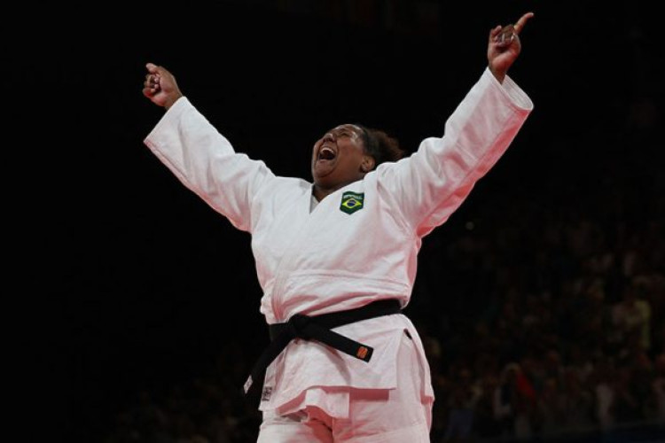 Judoca brasileira chegou ao lugar mais alto do pódio após superar a israelense Raz Hershko na final da categoria acima dos 78kg