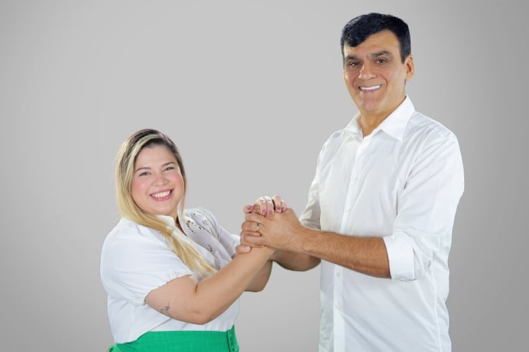 ￼EX-PREFEITO Naumi Amorim e a candidata a vice, Priscila Menezes