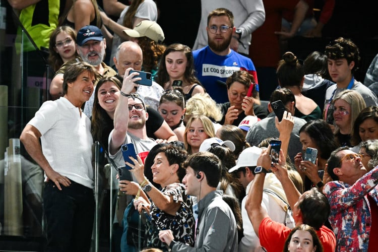 Tom Cruise acompanhou a classificatória da ginástica feminina e deve participar do encerramento das Olimpíadas