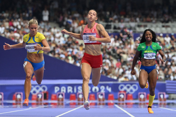 As brasileiras participaram dos 100 metros rasos feminino (Vitória é a atleta da direira)