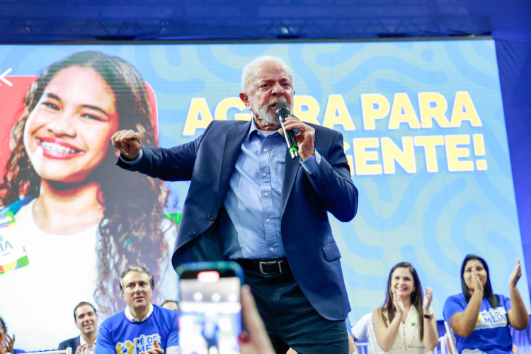 Presidente Lula no anúncio da expansão do programa Pé-de-Meia, no Centro de Eventos do Ceará, em Fortaleza