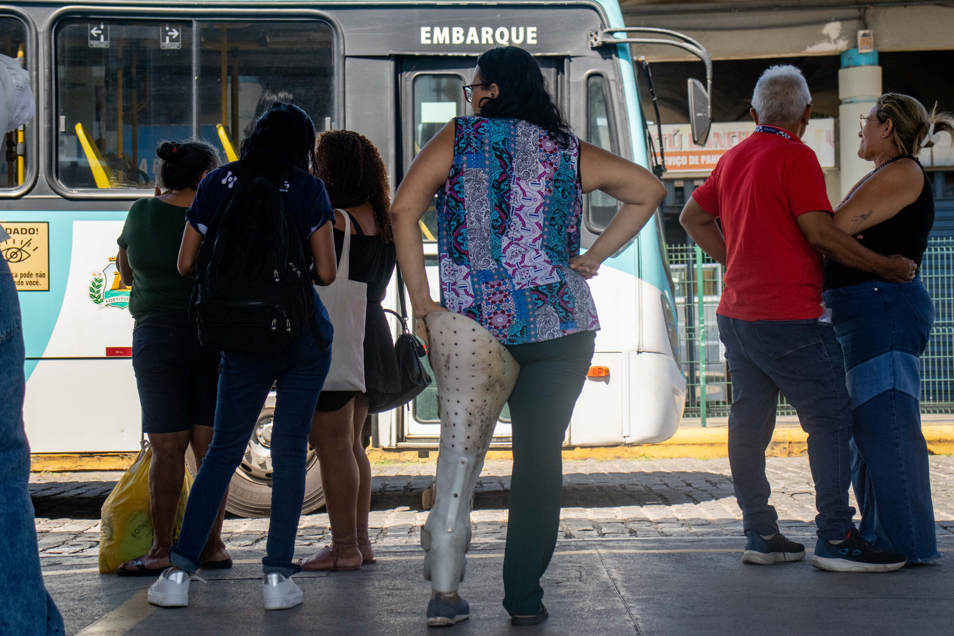 FORTALEZA, CEARÁ, BRASIL, 31-07-2024: Acessibilidade nos ônibus para PCDs e as dificiculdades de acesso aos equipamentos dos terminais e ônibus das frotas no Terminal Papicu. (Foto: Samuel Setubal/ O Povo) (Foto: Samuel Setubal)