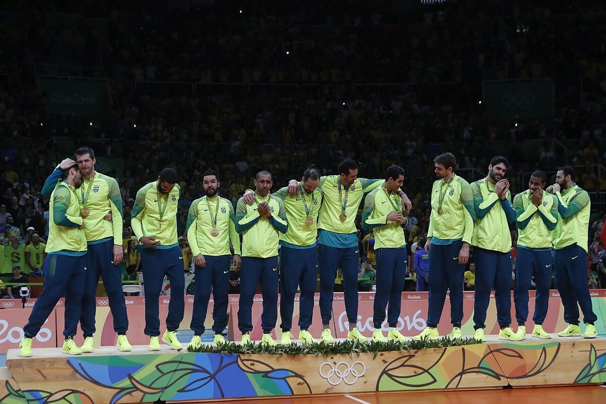 Nos Jogos Olímpicos, além dos feitos individuais há também as marcas coletivas. Em modalidades como vôlei e basquete há países hegemônicos, que colecionam medalhas de ouro. Veja a seguir o líder em cada uma delas!.