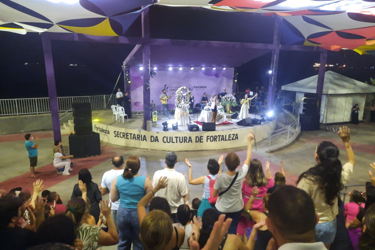 O Angelus Solidário abriu a Caminhada com Maria deste ano e foi realizado no sábado, 3