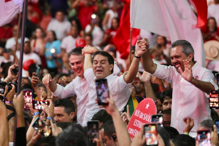 Elmano, Evandro e Camilo durante convenção que oficializou a candidatura petista em Fortaleza