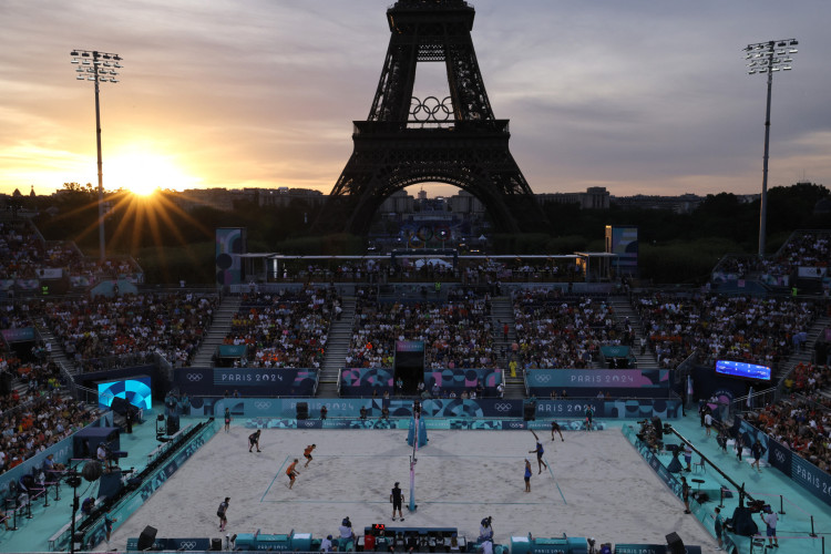 Evandro e Arthur venceram dupla holandesa sob belo entardecer em Paris. 