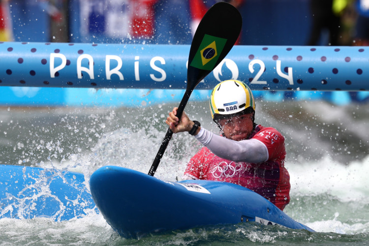 Pepê Gonçalves representa o Brasil na Canoagem Cross das Olimpíadas de Paris-2024. 