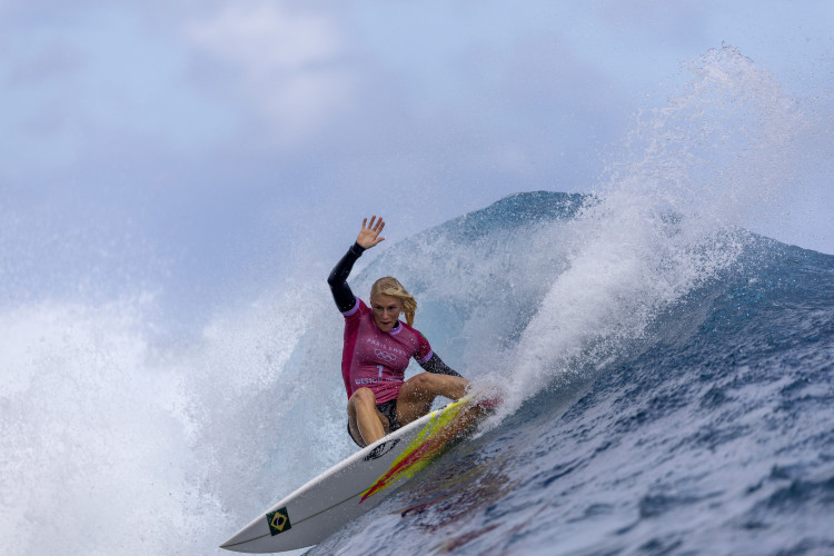 Tatiana Weston-Webb fatura inédita medalha de prata no surfe feminino de Paris-2024