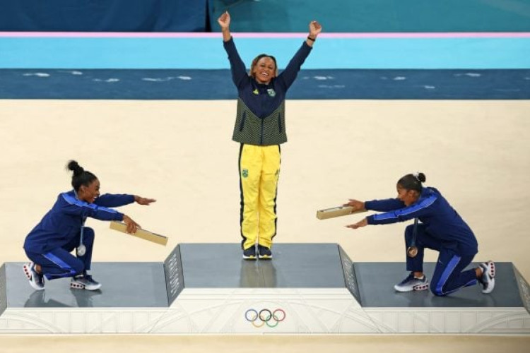 Ginasta conquistou o lugar mais alto do pódio na apresentação individual de solo e se isolou como a maior medalhista olímpica do Brasil