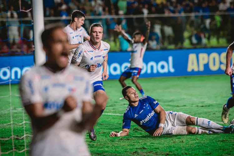 Renato Kayzer, atacante do Fortaleza, comemora gol marcado diante do Cruzeiro