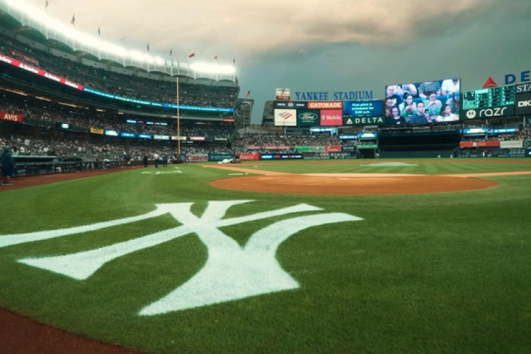 Com o Milan nos EUA, Ibrahimovic faz lançamento inicial em jogo do Yankees