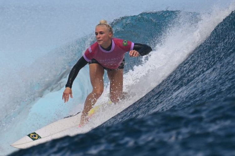 Tatiana Weston-Webb disputa a final do surfe feminino