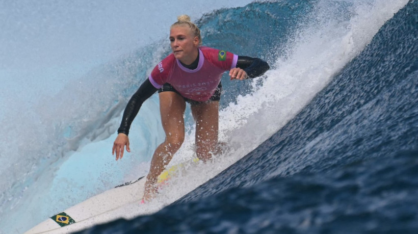 Tatiana Weston-Webb disputa a final do surfe feminino 