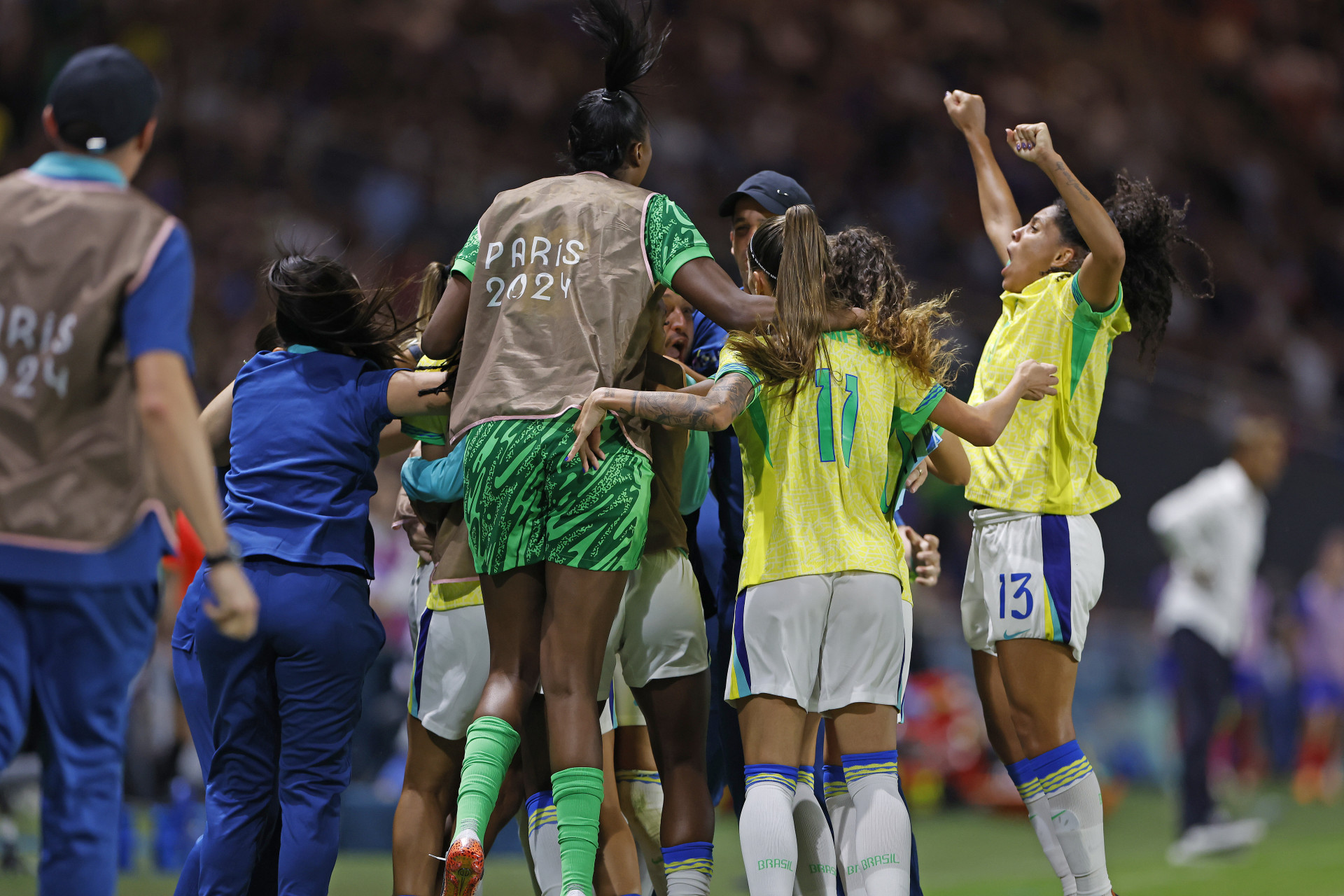 Jogadoras da seleção brasileira feminina de futebol comemoram gol contra a França nas Olimpíadas (Foto: Rafael Ribeiro/CBF)