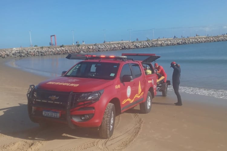 Adolescente teria se afogado na Praia do Meireles no domingo, 4