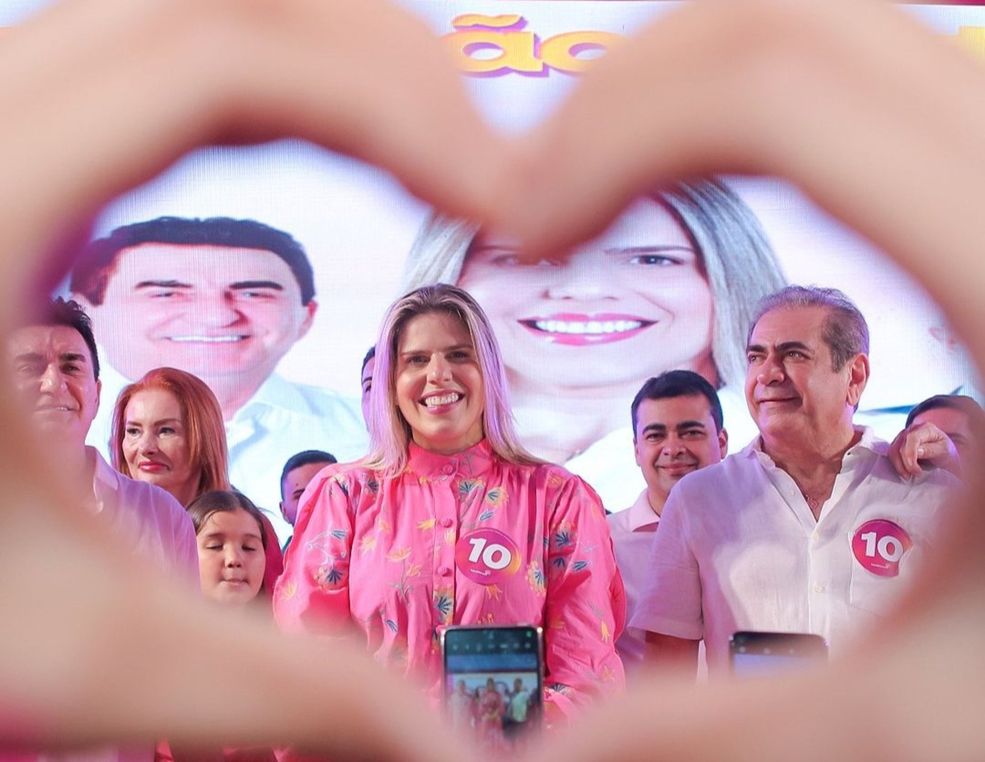 ￼ALINE e Zezinho durante convenção que oficializou candidatura da prefeita à reeleição (Foto: Reprodução / Instagram / Aline Albuquerque)