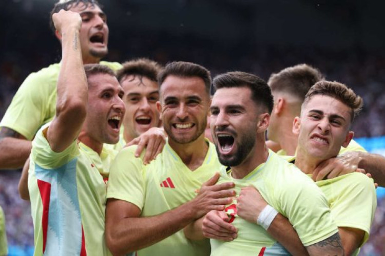 Após abrir 3 a 1 e ver a França empatar no finzinho, time espanhol, com gols de Camello, fazem 5 a 3 e são campeões no Parc des Princes