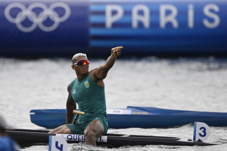 Isaquias Queiroz conquistou a medalha de prata em Paris, na prova de canoagem C-1 1.000m, após incrível recuperação