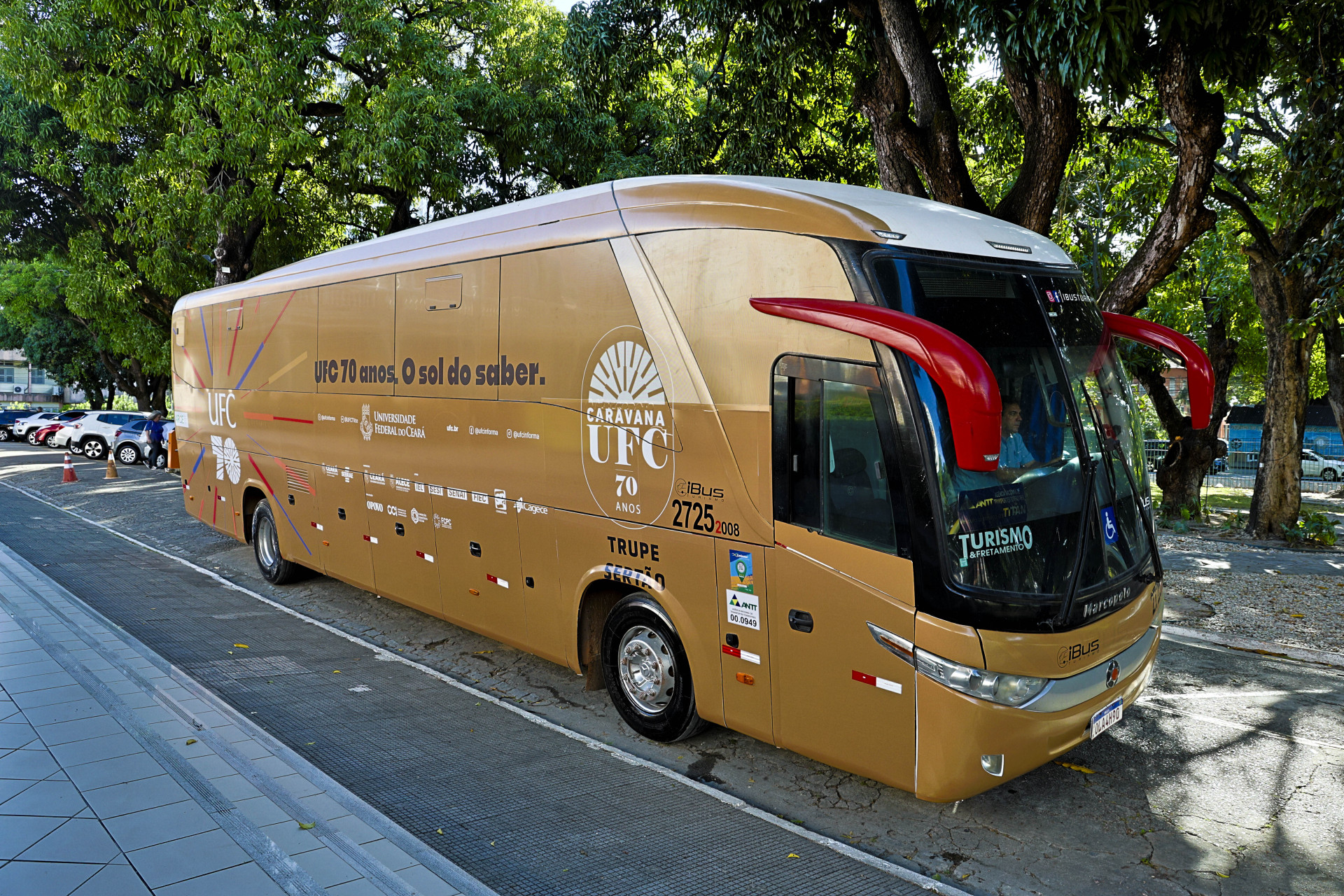 Fortaleza, CE, BR 10.08.24 - Ônibus da Caravana 70 anos da UFC (FCO FONTENELE / O POVO) (Foto: FCO FONTENELE)