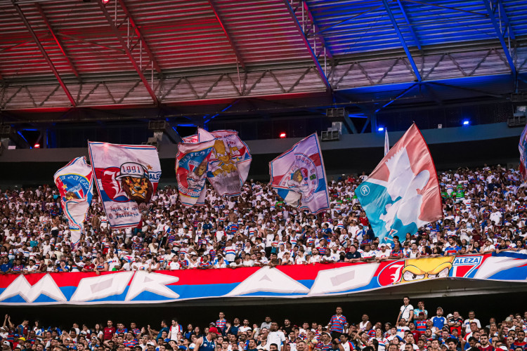 Torcida do Fortaleza no jogo Fortaleza x São Paulo, no Castelão, pelo Campeonato Brasileiro Série A 2024