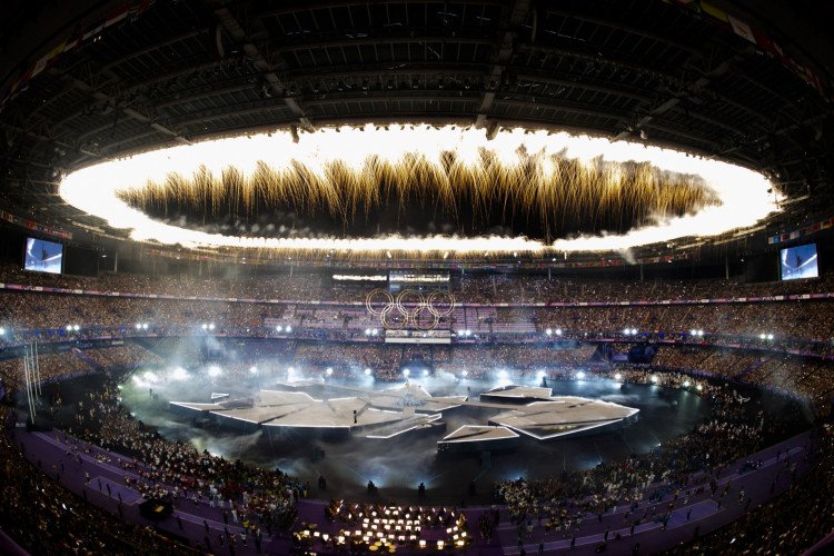 2024.08.11 - Jogos Olímpicos Paris 2024 - Cerimonia de Encerramento - Fogos explodem na Cerimonia de Encerramento dos Jogos Olimpicos Paris 2024