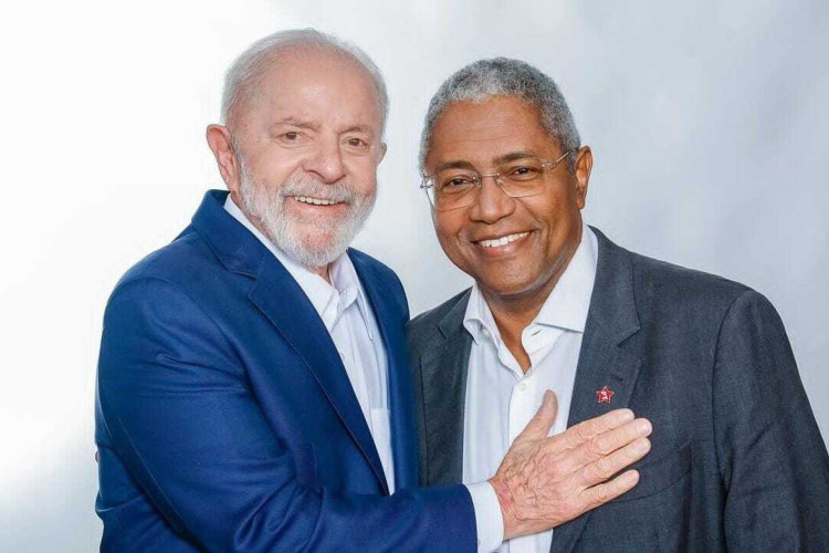 O candidato à Prefeitura de Caucaia, Waldemir Catanho (PT), com o presidente Luiz Inácio Lula da Silva (PT)