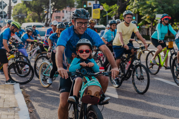 FORTALEZA-CE, BRASIL, 11-08-2024:Pedalada com Maria, que teve partida na Igreja de Fátima, em Fortaleza. A edição conta com parceria da arquidiocese, e aconteceu durante o Dia dos Pais. (Foto: Fernanda Barros/O Povo)