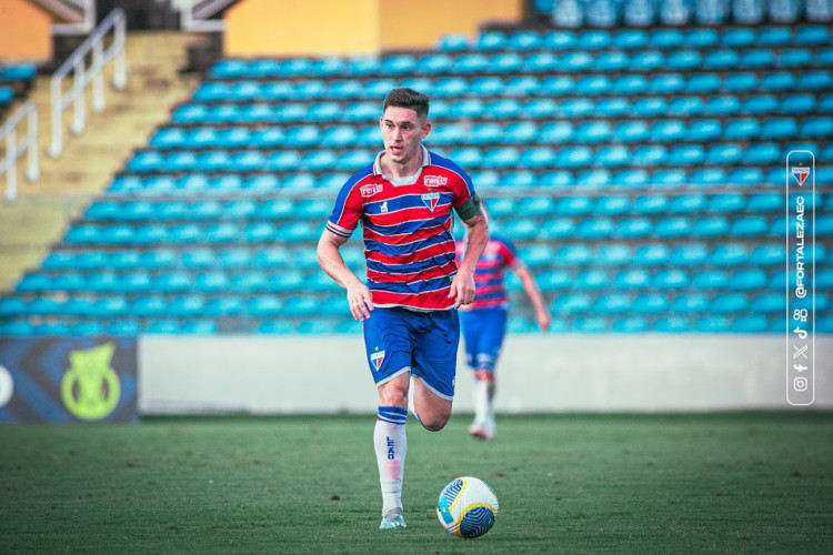 Fabrício, volante e capitão da equipe da sub-20 do Fortaleza