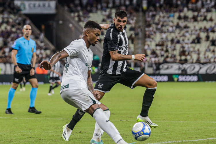 Lucas Mugni em atuação pelo Ceará contra o Goiás na Série B 2024