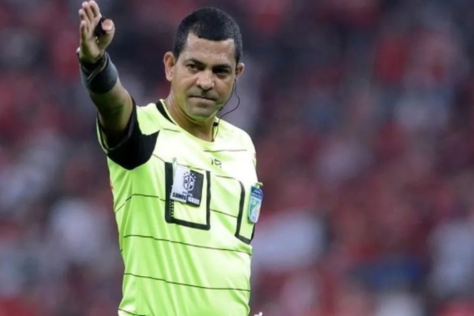 Wagner do Nascimento Magalhães foi responsável pela desastrosa arbitragem de campo da partida entre Goiás e Ceará na Série B (Foto: CBF)