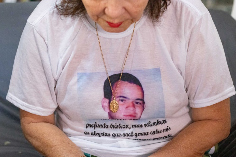 Fátima Fontenele com camiseta que mostra a imagem de Cleoman Filho (Foto: Samuel Setubal)