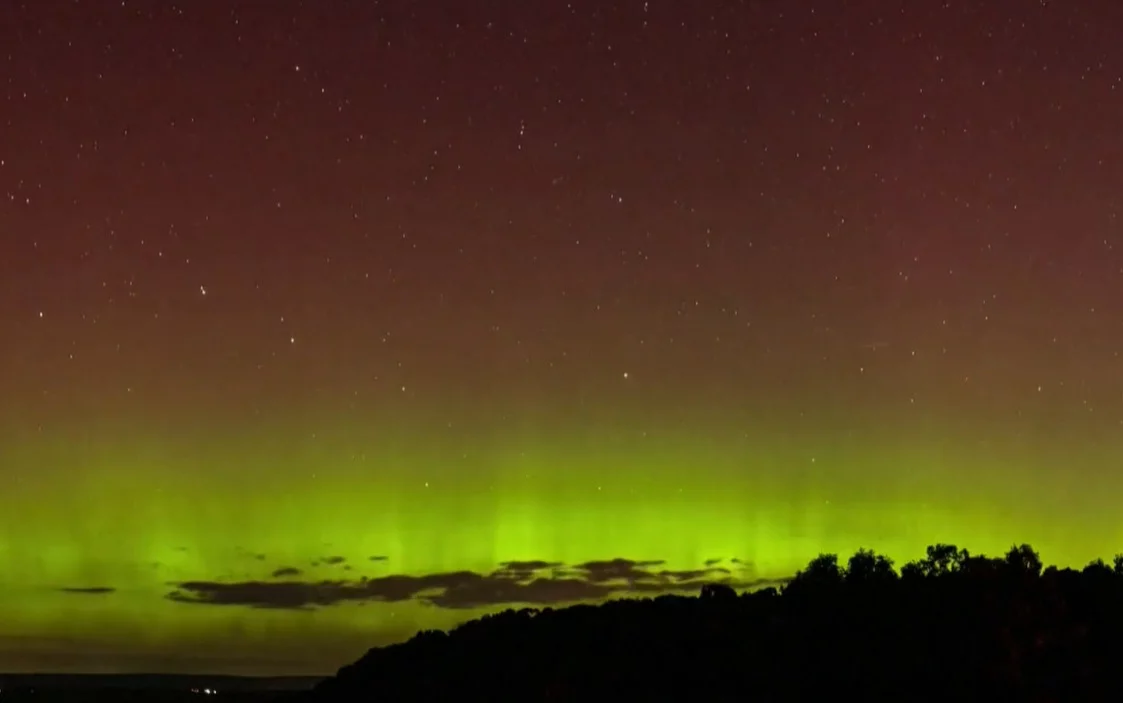 O espetáculo da aurora boreal - que encanta nas regiões mais frias do norte europeu - foi filmado pelo engenheiro de voo Matthew Dominick, da Nasa, que está na Estação Espacial Internacional . 