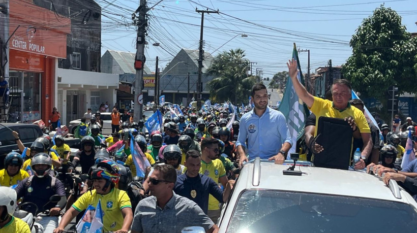 André Fernandes e Bolsonaro em carreata por Fortaleza