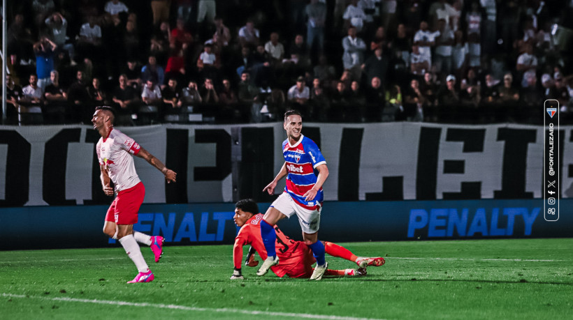 Pochettino, do Fortaleza, comemora gol marcado diante do Red Bull Bragantino